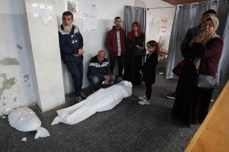 ١١ شهيدا في قصف الاحتلال مدرسة تؤوي نازحين بحي الزيتون