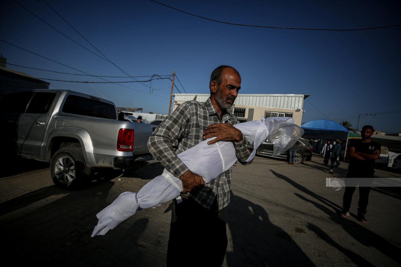 شهيدان ومصاب بنيران الاحتلال في غزة