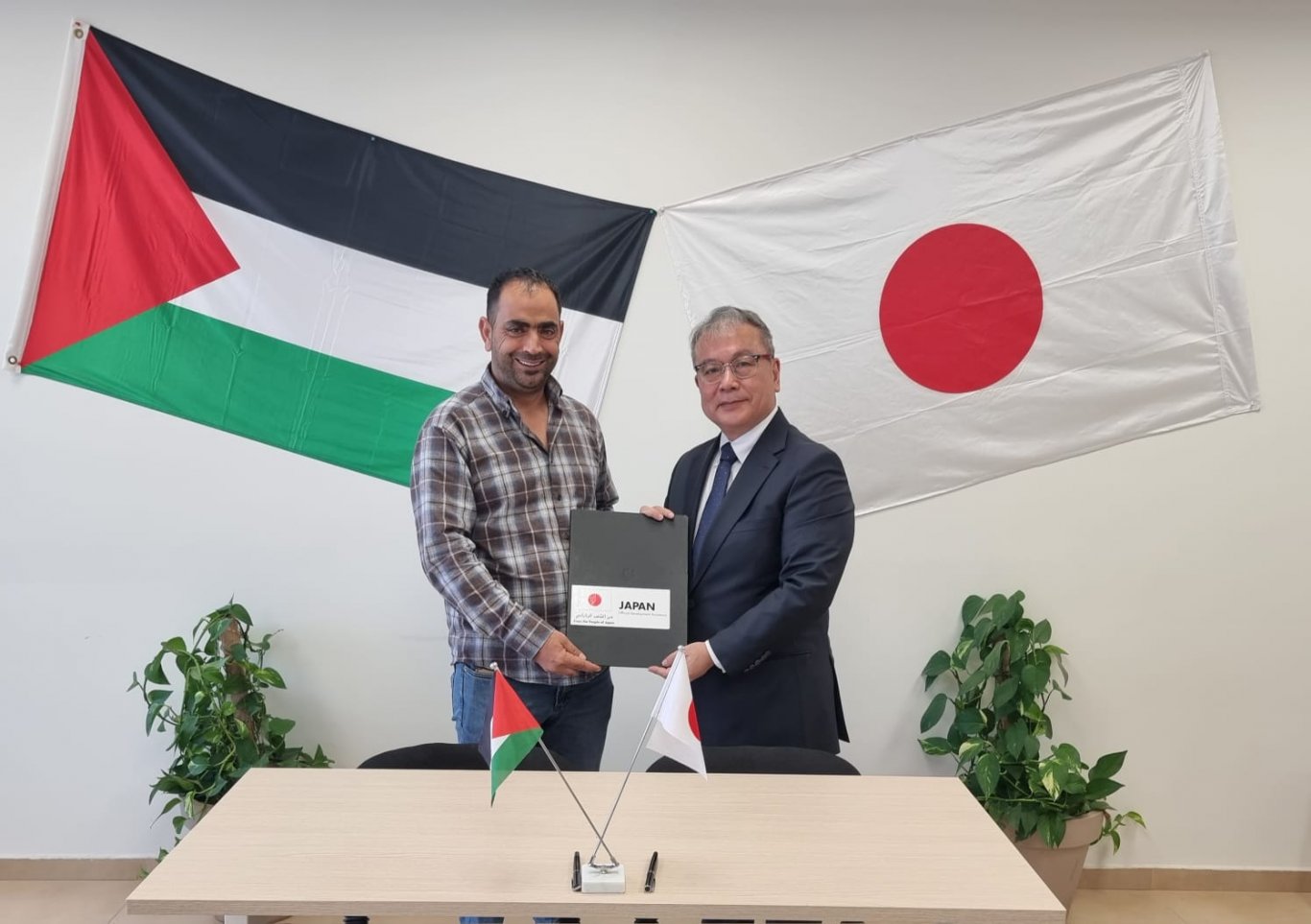 حفل توقيع منحة مع مجلس قروي رافات لِ