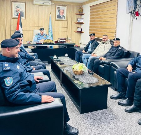 اللواء علام السقا يتفقد مديرية شرطة ضواحي القدس ويؤكد على تعزيز جودة الخدمات المقدمة للمواطنين
