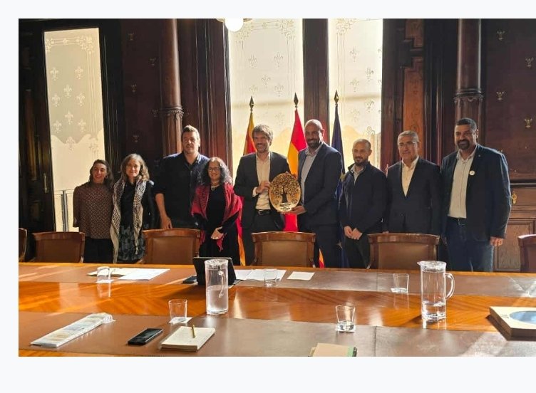 الفلسطينية تجتمع مع وزير الثقافة الإسباني في برشلونة لتعزيز صمود الثقافة الفلسطينية