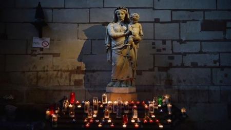  محكمة فرنسية تحكم بإزالة تمثال للسيدة العذراء من حديقة عامة ، والسبب