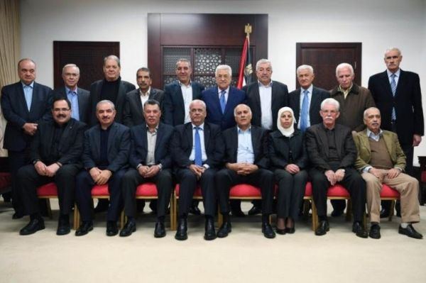 دحلان يخطط لعقد التشريعي في غزة.. ومركزية فتح تجتمع للرد