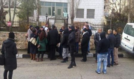 الأجهزة الأمنية تفض اعتصاما لنواب في التشريعي برام الله