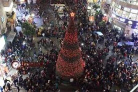 اعلان موعد اضاءة شجرة الميلاد في رام الله 