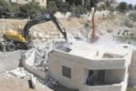 الاحتلال يجبر مقدسيا على هدم منزله ومنزل شقيقه في القدس