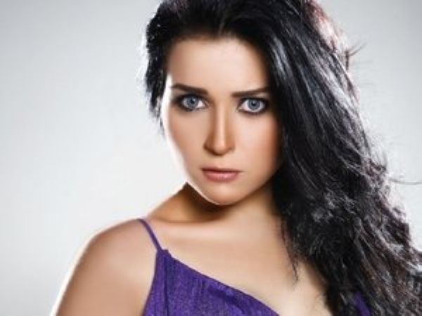 صور مي عز الدين تكشف عن حبها لهذا الفنان الشاب