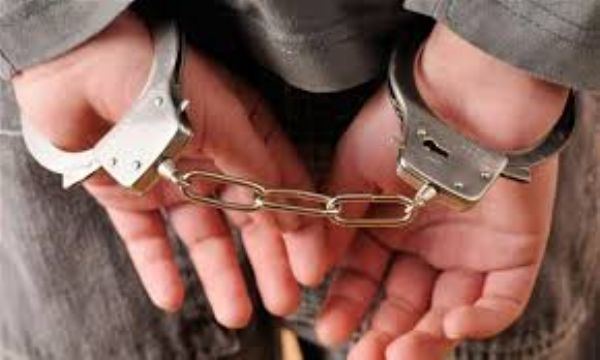 صور ..للمواطن الذي اتهم بالامس بقتل زوجته وهو يحمل جثتها ليخفيها