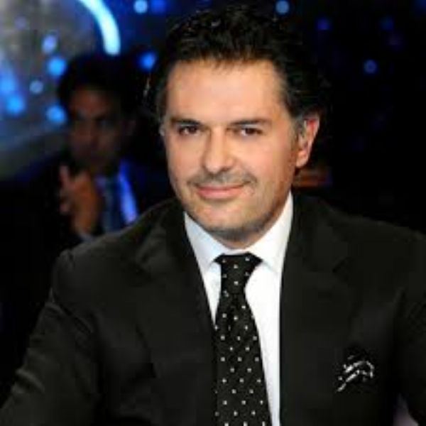 صور/ شارك الفنان راغب علامة جمهوره صور عائلية منها صوره تجمعه باخيه ومدير اعماله .. فصدم الجمهور بالشبه الكبير بينهما، تابع