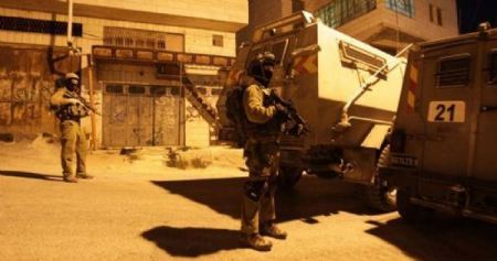قوات الاحتلال تعتقل (16) مواطناً من الضفة بينهم طفل