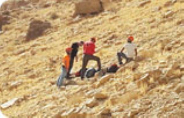 عاجل . وفاة اب واصابة ابنه اصابة خطيرة سقطا في واد في البحر الميت