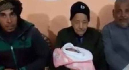 ثمانيني يرزق بمولوده في غزة 