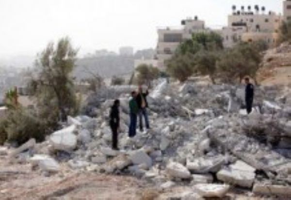 قوات الاحتلال تجرّف محجرا في بلدة السموع جنوب الخليل