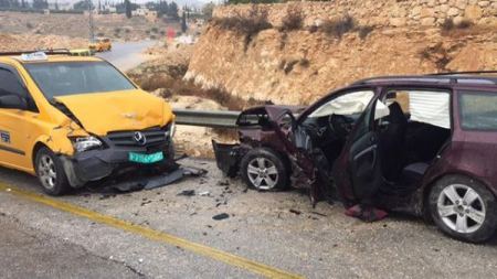 اصابة 6 مواطنين بحادث سير