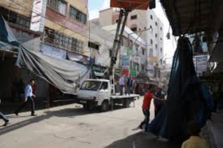 بلدية جنين تشرع بإزالة التعديات المنتشرة في شوارع المدينة