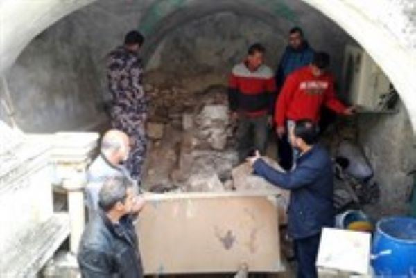 مجهولون ينبشون قبرا أثريا في دير استيا