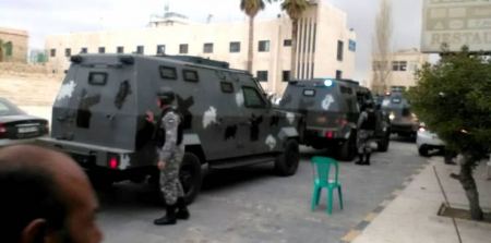 الأمن العام الاردني يعلن مقتل 4 من عناصره و سائحة كندية في الكرك