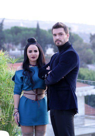 زوج الفنانة ليال عبود يعرضها للبيع على طاولة القمار ... تابع 