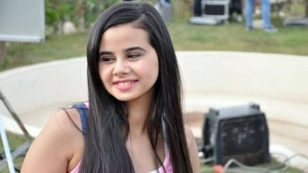 صور| منة عرفة تودع طفولتها بـ'فستان جريء'!