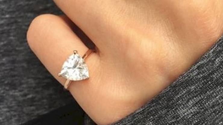 هل تعرف الى ماذا يرمز ارتداء الخاتم في الخنصر؟