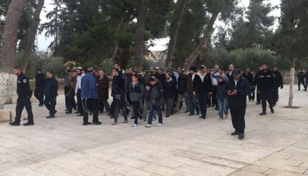 مستوطنون يجددون اقتحامهم للمسجد الأقصى