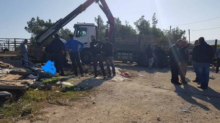 في حادثة مؤسفه : مصرع شاب بعد سقوط الواح خشبيه عليه