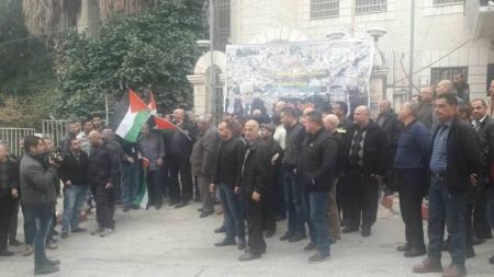 جنين : وقفة احتجاجية لبلدية جنين تنديدا بإعلان ترمب وأطفال جنين يشاركون في فعالية تنديدا بترامب