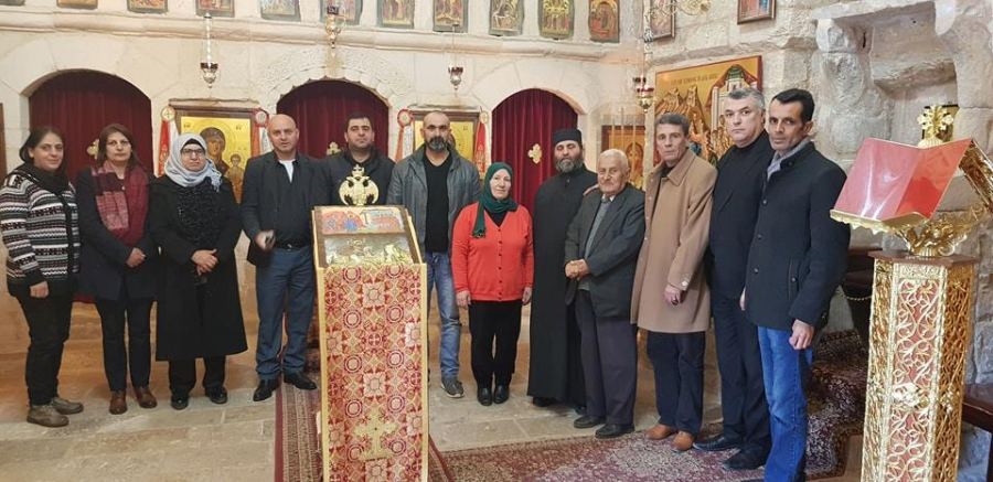 مسؤلة مكتب المساعدات الانسانية في الرئاسة تقدم التهاني الى المسيحيين في الزبابدة وبرقين بمناسبة أعياد الميلاد وتقدم الهدايا