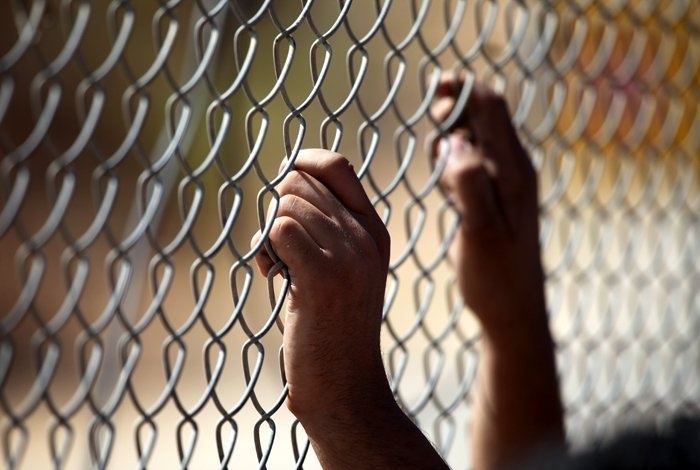 محكمة الاحتلال تصدر أحكاماً بحقّ أسرى