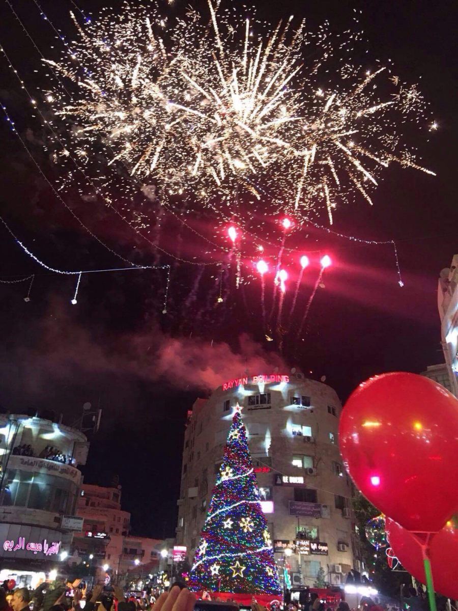 صور/ إضاءة شجرة الميلاد المجيد في مدينة رام الله