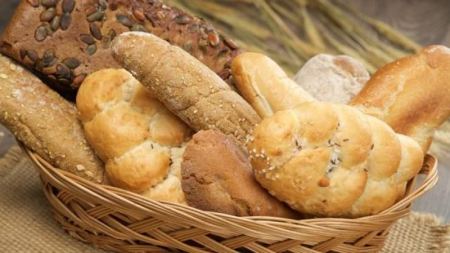 بهذه الطرق تحافظون على الخبز طازجاً في المنزل