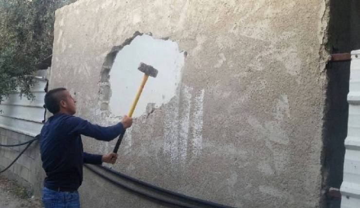  الاحتلال يجبّر ذوي الشهيد الجعار على هدم منزله
