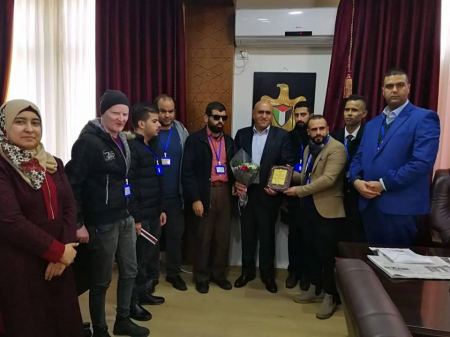  المحافظ الرجوب يطلع على احتياجات ملتقى البصيرة للمكفوفين