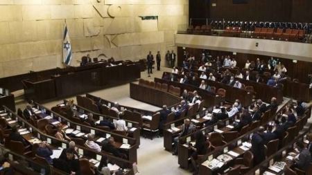 "الكنيست" تناقش مشروع قانون لحظر رفع علم فلسطين