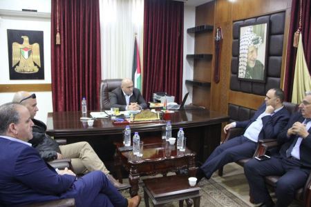  المحافظ الرجوب يهيب بفعاليات المحافظة وأهلها تقديم الدعم لإعادة بناء بيت هدمه جيش الاحتلال في قرية امريحة