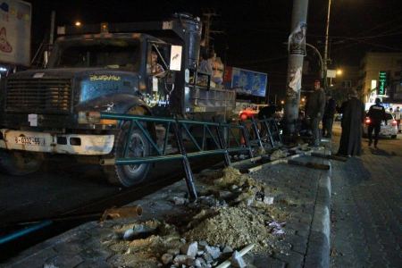  بلدية غزة تُركب " درابزين " على جزيرة شارع صلاح الدين بحي الشجاعية