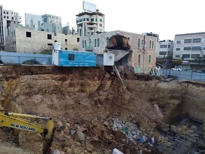 بنيت منذ أكثر من 50 عاماً…غضب شعبي جراء “انهيار مدرسة الصفا” ومطالبات بمحاسبة المسؤولين