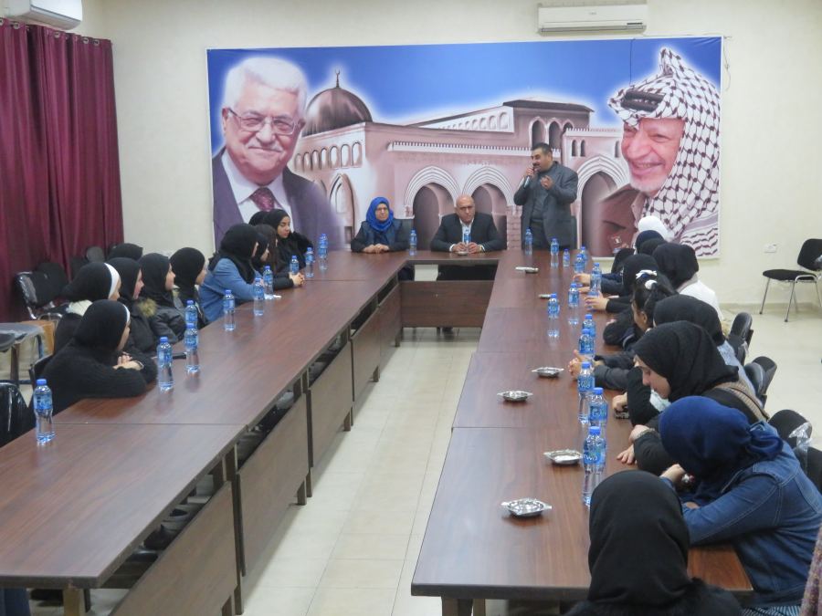 محافظ جنين يستقبل طالبات مدرسة جنين الثانوية في اطار مبادرة 