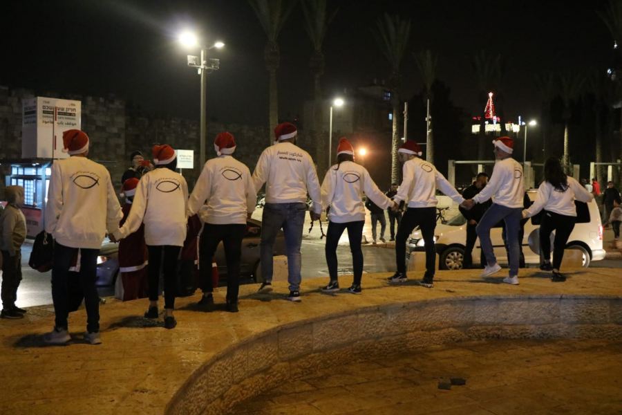 التجمع الوطني المسيحي يحي ليلة الميلاد في البلدة القديمة بالقدس وعلى الحواجز العسكرية المُحاصرة لها