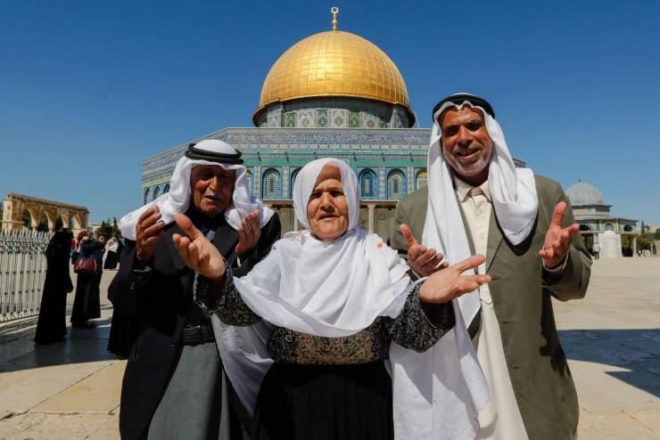  50 ألفا يؤدون صلاة الجمعة في المسجد الأقصى
