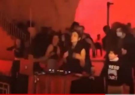 "الاوقاف" تنفي انها منحت الإذن لأي أحد للدخول الى مقام النبي موسى وما حدث عمل مستهجن ومدان ولا نقبل به