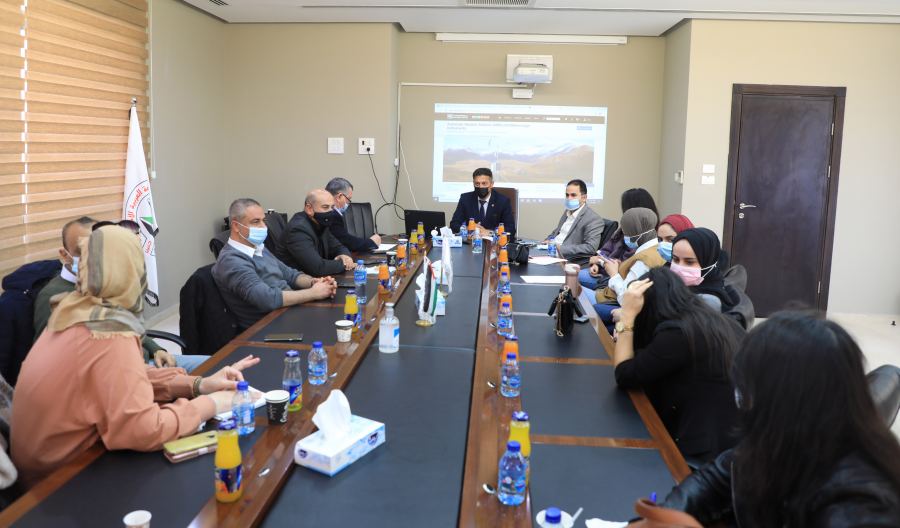  مركز التميز للتغير المناخي في الجامعة العربية الامريكية يجتمع لدراسة موقع انشاء محطة للارصاد الجوية في الجامعة