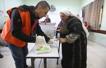 لجنة الانتخابات: نسبة الاقتراع بلغت 30% حتى الساعة الواحدة ظهرا