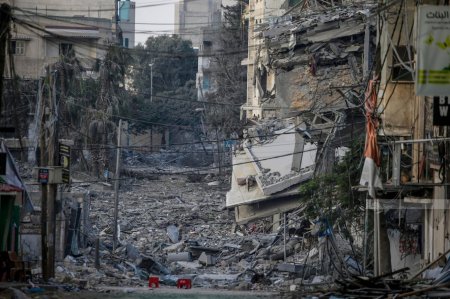 غرق عشرات مراكز الإيواء في قطاع غزة بفعل مياه الأمطار الغزيرة