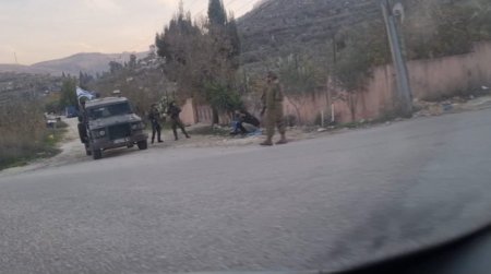 الاحتلال يعتقل ثلاثة صحفيين وينكل بآخرين قرب بلدة سنجل شمال رام الله