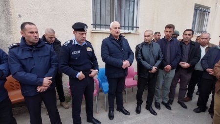 وزير الداخلية يتفقد المقرات الأمنية في جنين