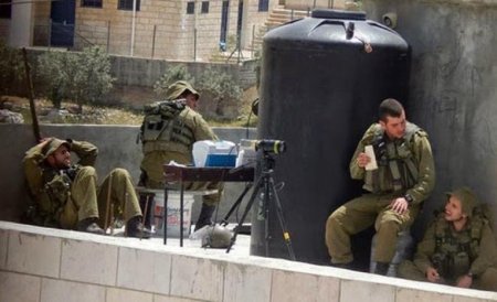 سلفيت: الاحتلال يحوّل منزلا في الزاوية إلى ثكنة عسكرية ويغلق مدخل البلدة لليوم الثاني