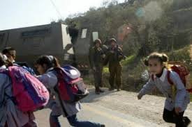 قوات الاحتلال تعتدي على طلبة مدارس الخضر جنوب بيت لحم