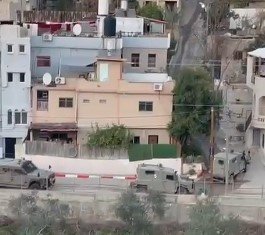 الاحتلال يحاصر منزلا في بلدة قفين