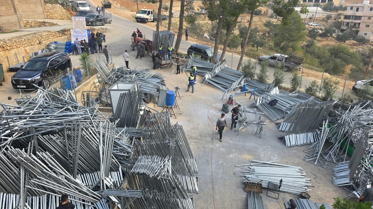 الإغاثة الزراعيـة تُسلّم الدفعة الأولى من المستلزمات المعدنية ومعرشات العنب في مدينة دورا